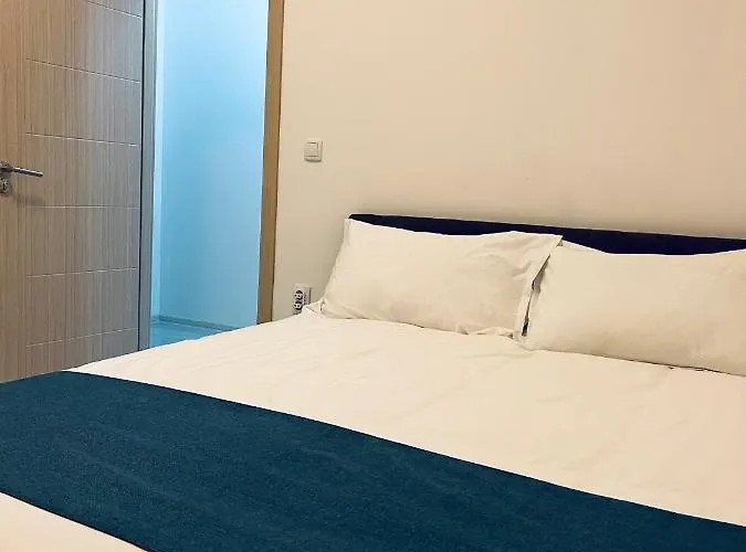 馨之家-华人公寓民宿 三室一厅 * Ledine